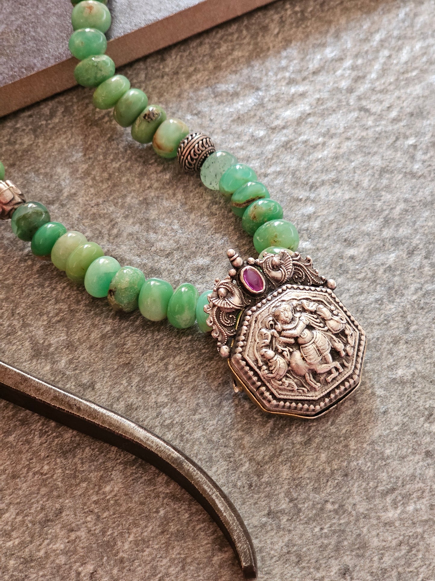 Nakash pendant with Chrysoprase gemstone