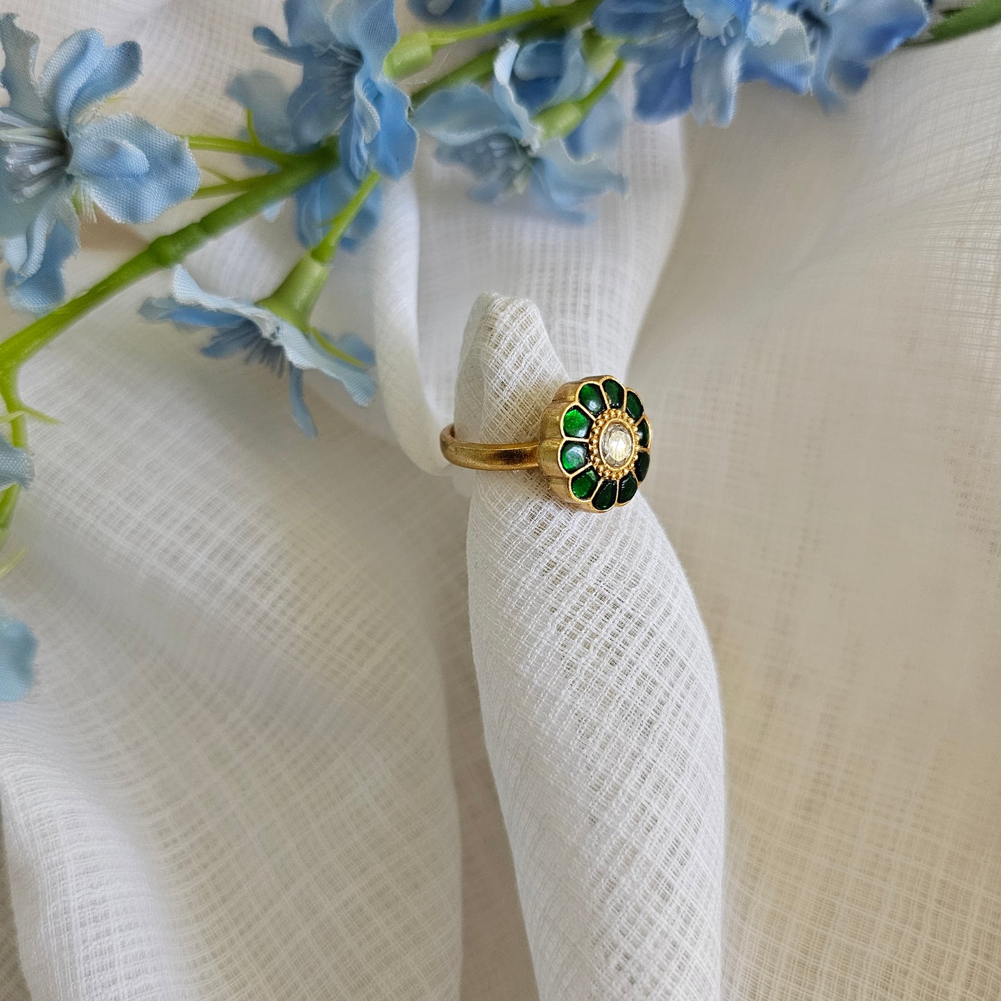 Silver 92.5 kundan gold polish emerald and moissanite ring