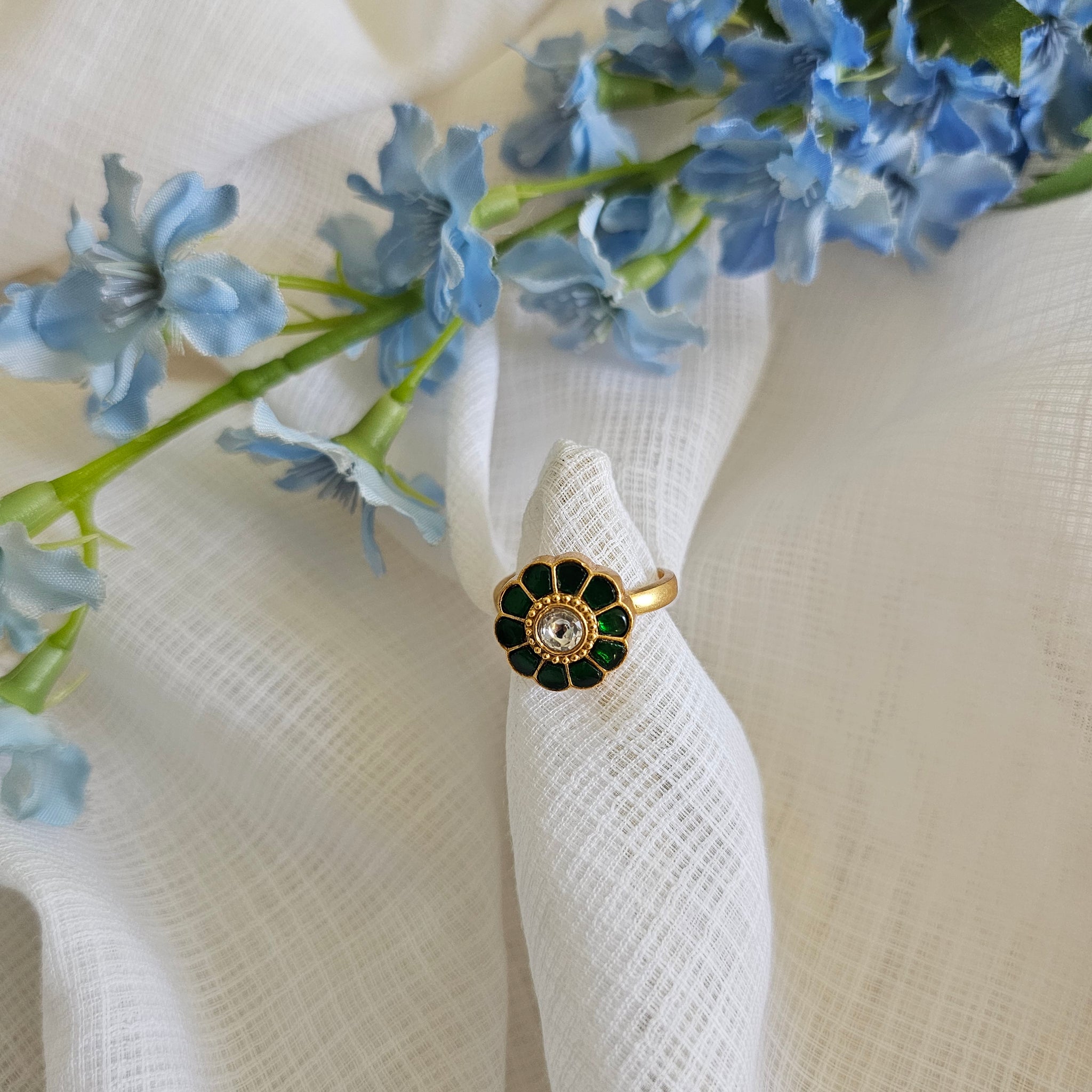 Silver 92.5 kundan gold polish emerald and moissanite ring