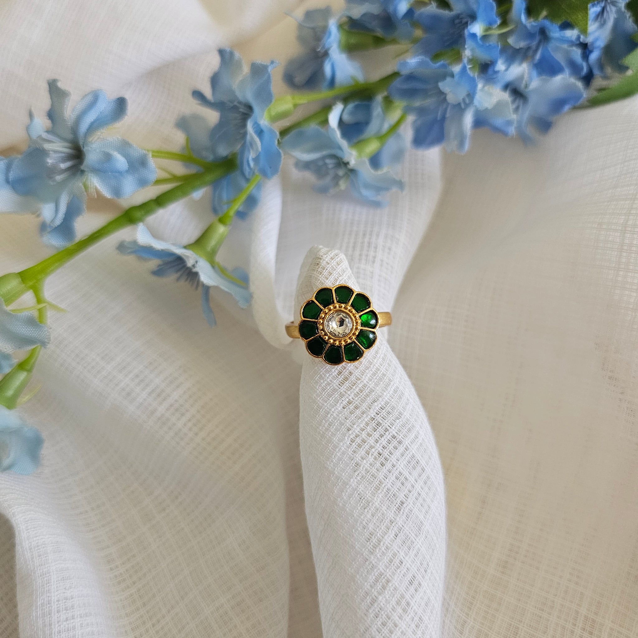 Silver 92.5 kundan gold polish emerald and moissanite ring