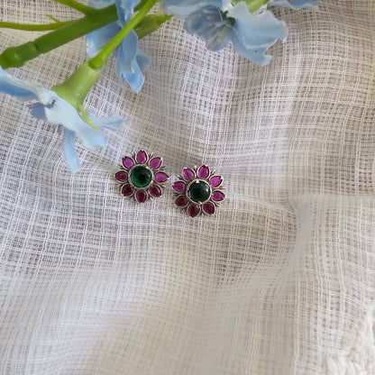 Silver 92.5 green and red kemp stud