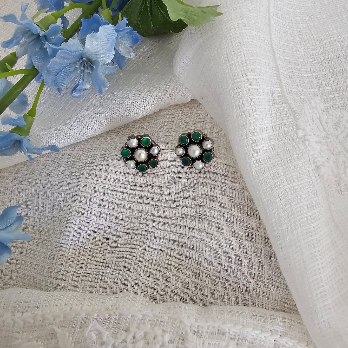 Silver 92.5 pearl and green onyx stud