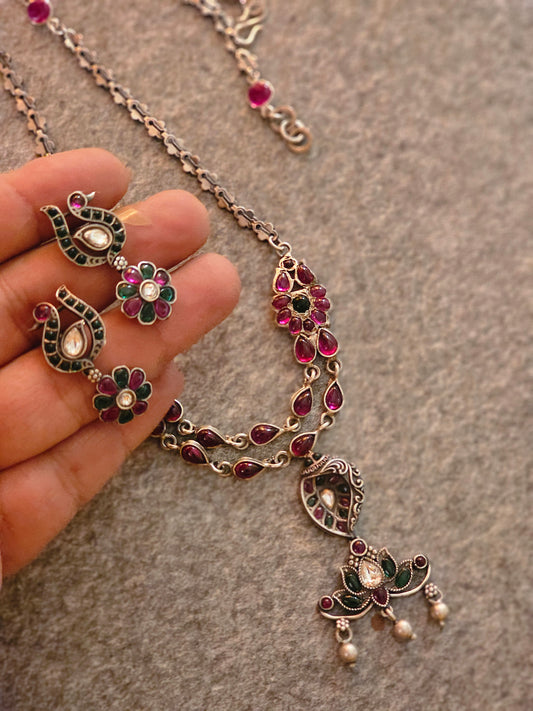 Kempu nakash-style necklace set