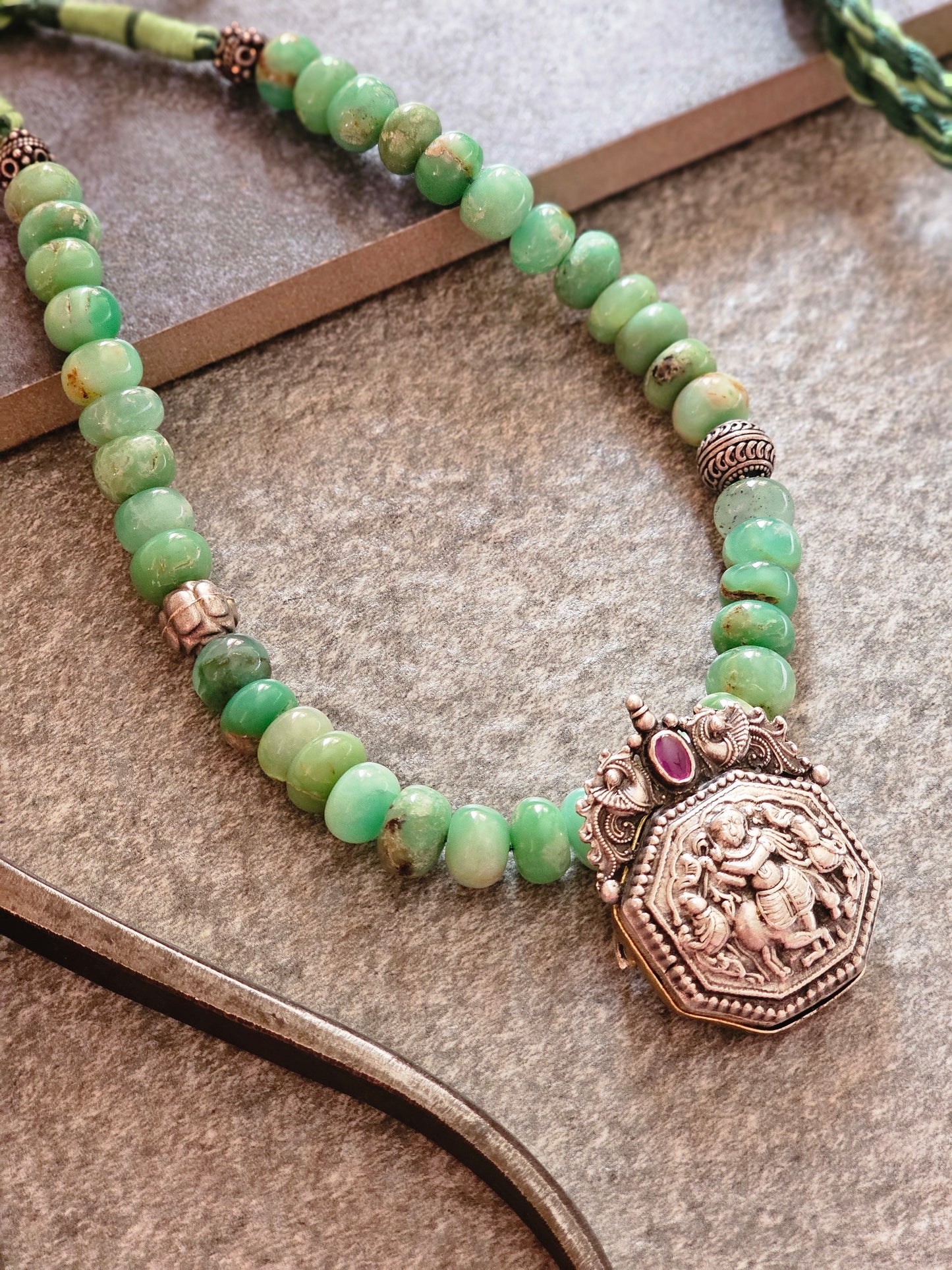 Nakash pendant with Chrysoprase gemstone