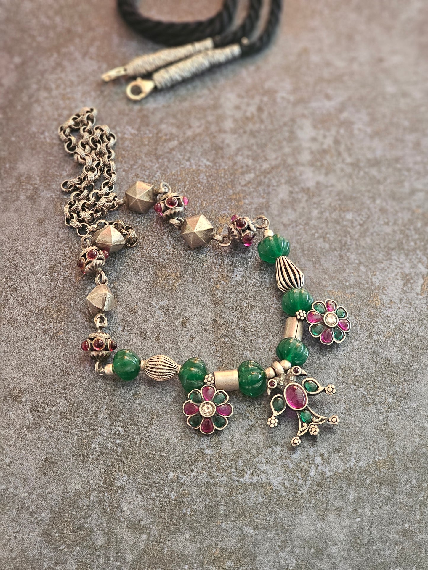 Green onyx pumpkin stones necklace with kempu pendants