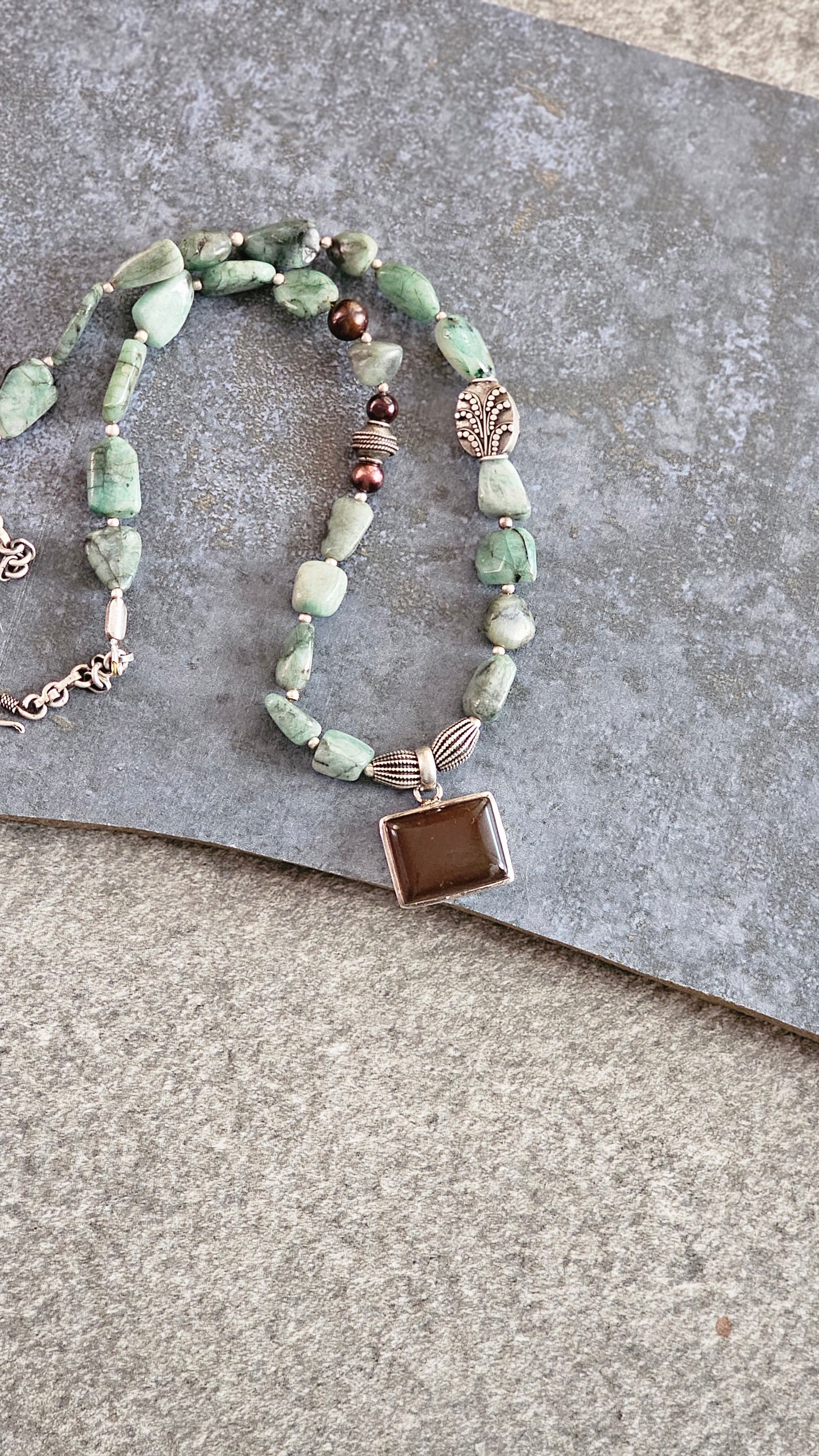 Emerald tumble and blood red carnelian pendant necklace