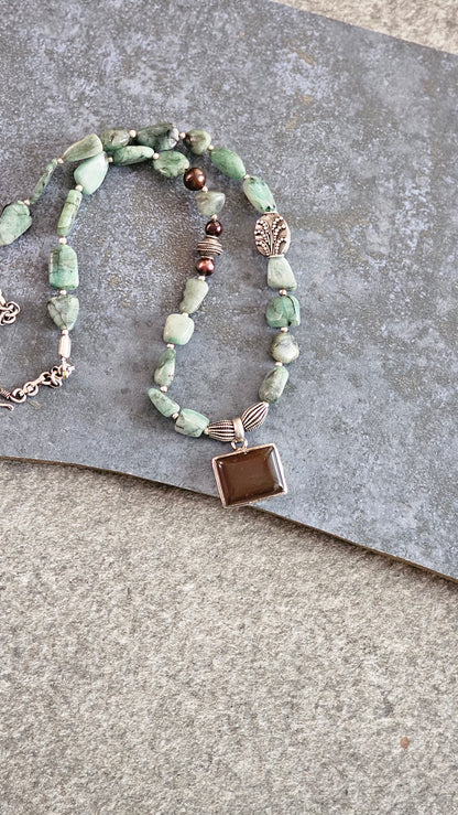 Emerald tumble and blood red carnelian pendant necklace