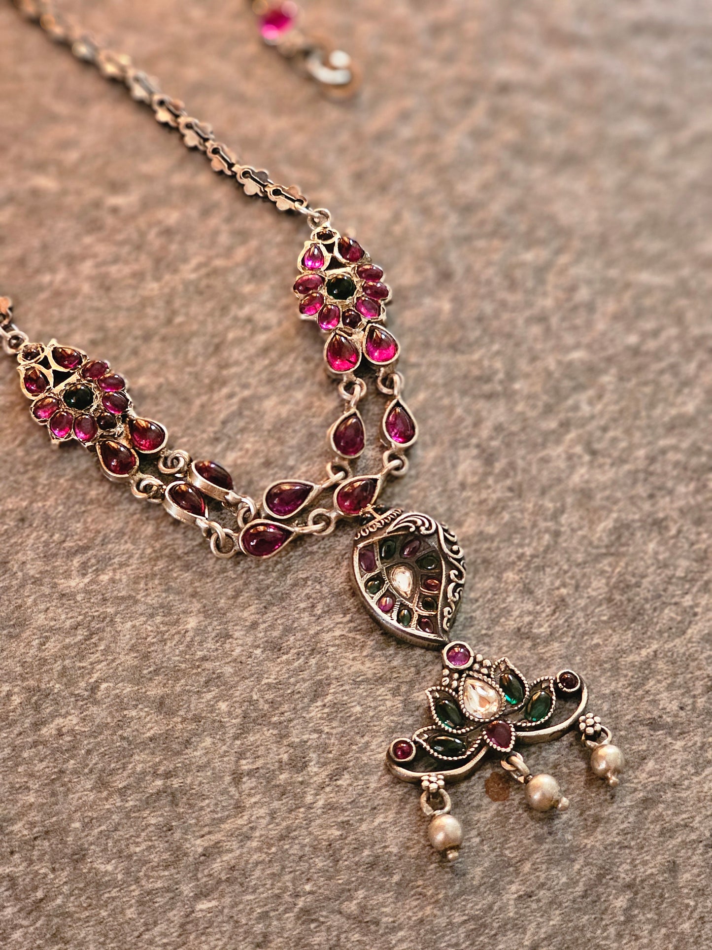 Kempu nakash-style necklace set