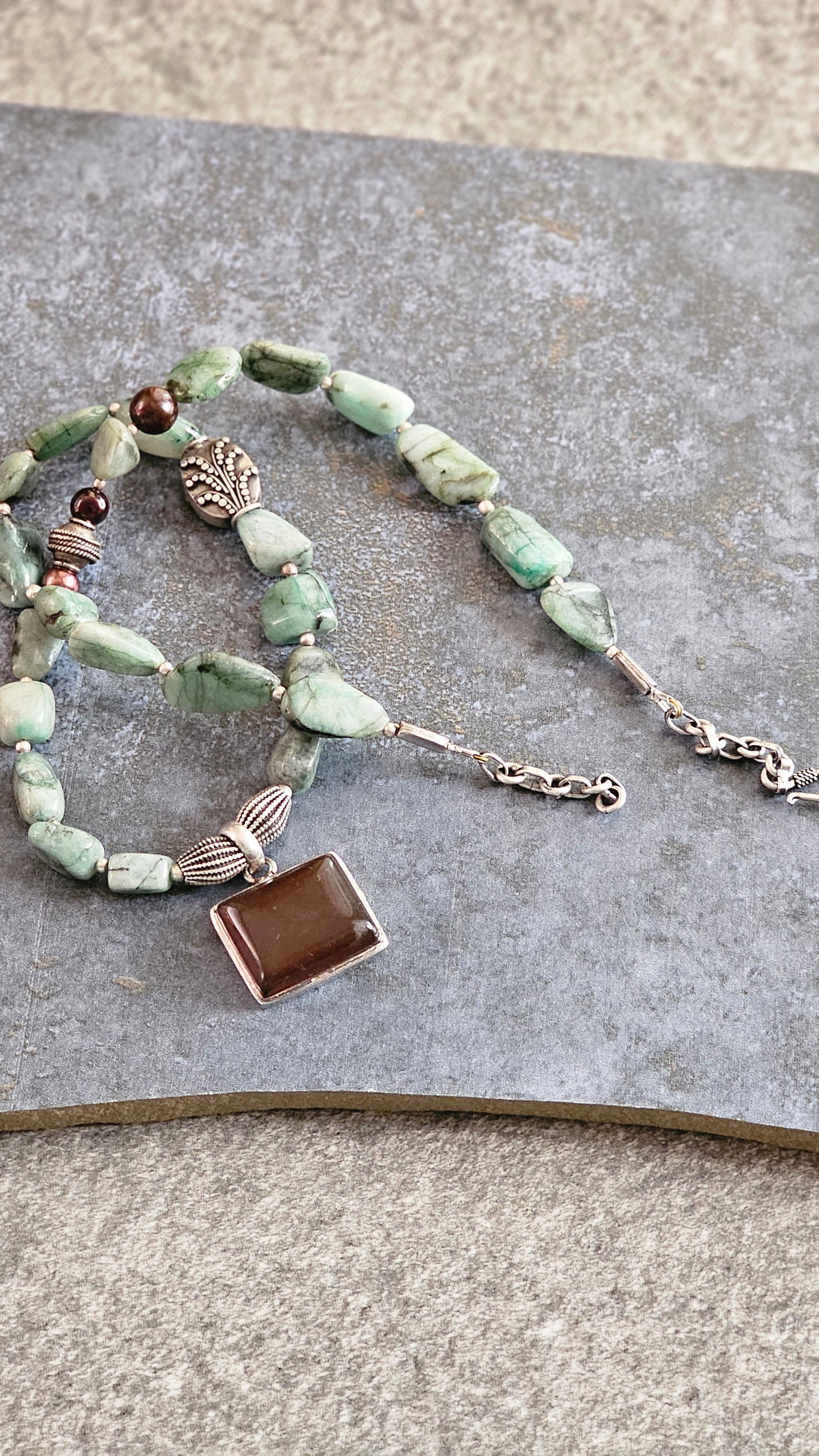 Emerald tumble and blood red carnelian pendant necklace