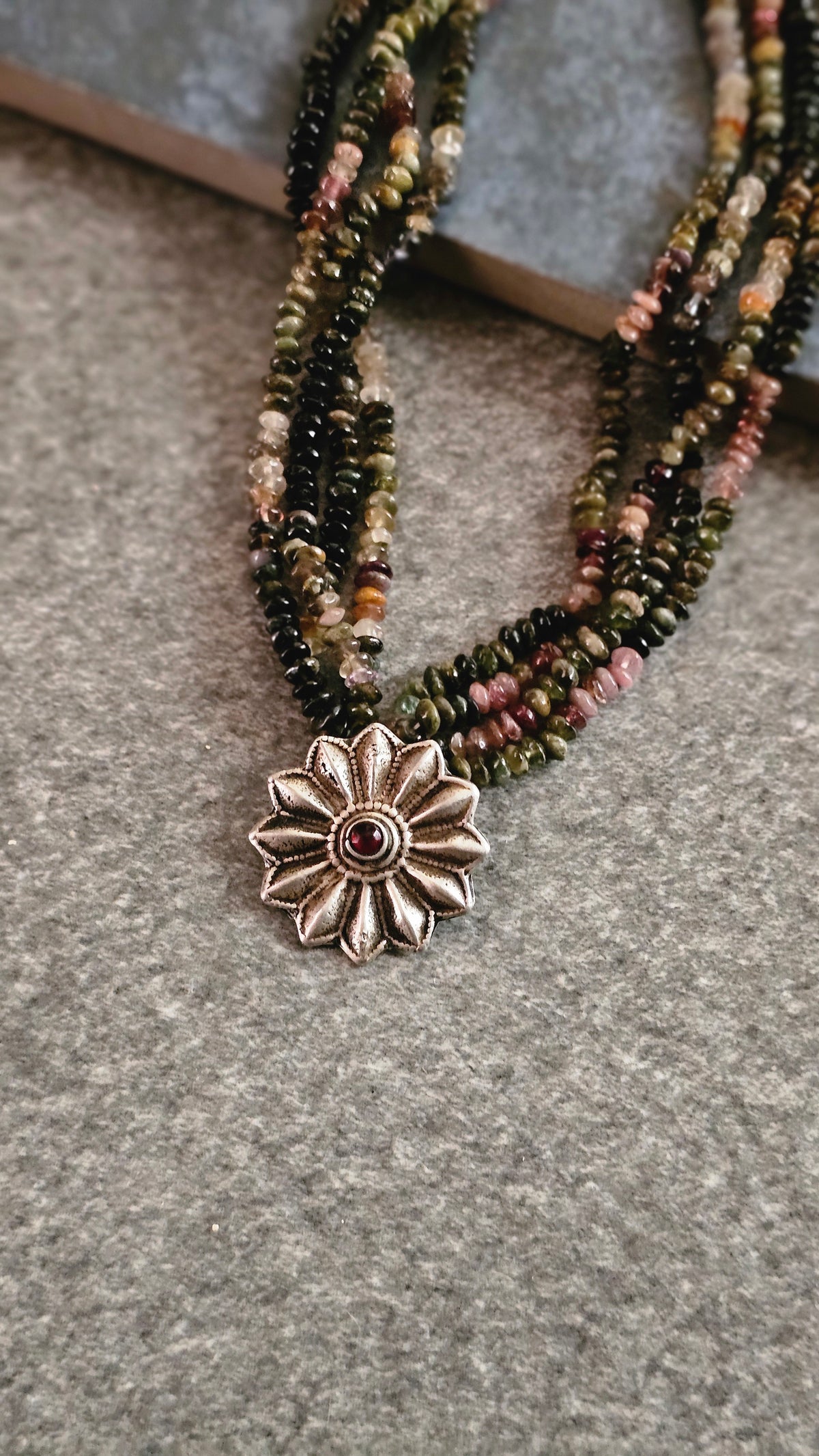UNDERSTORY | SOUL STRUNG