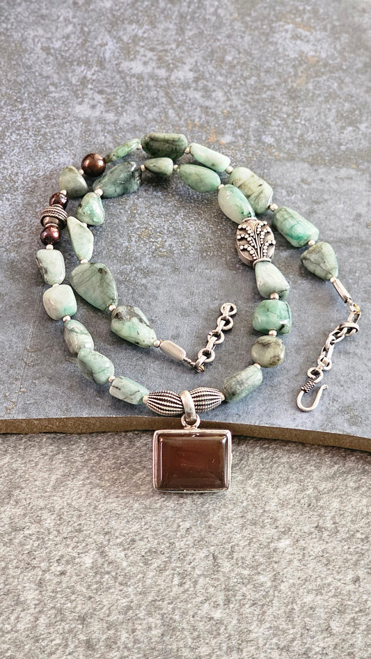 Emerald tumble and blood red carnelian pendant necklace