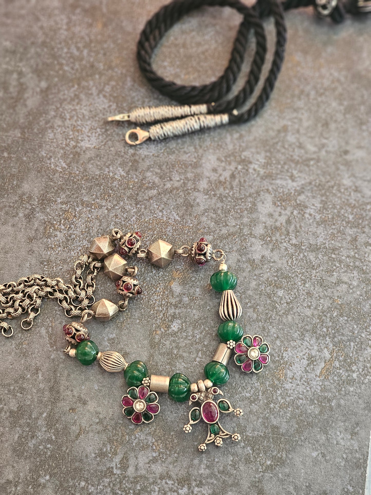 Green onyx pumpkin stones necklace with kempu pendants
