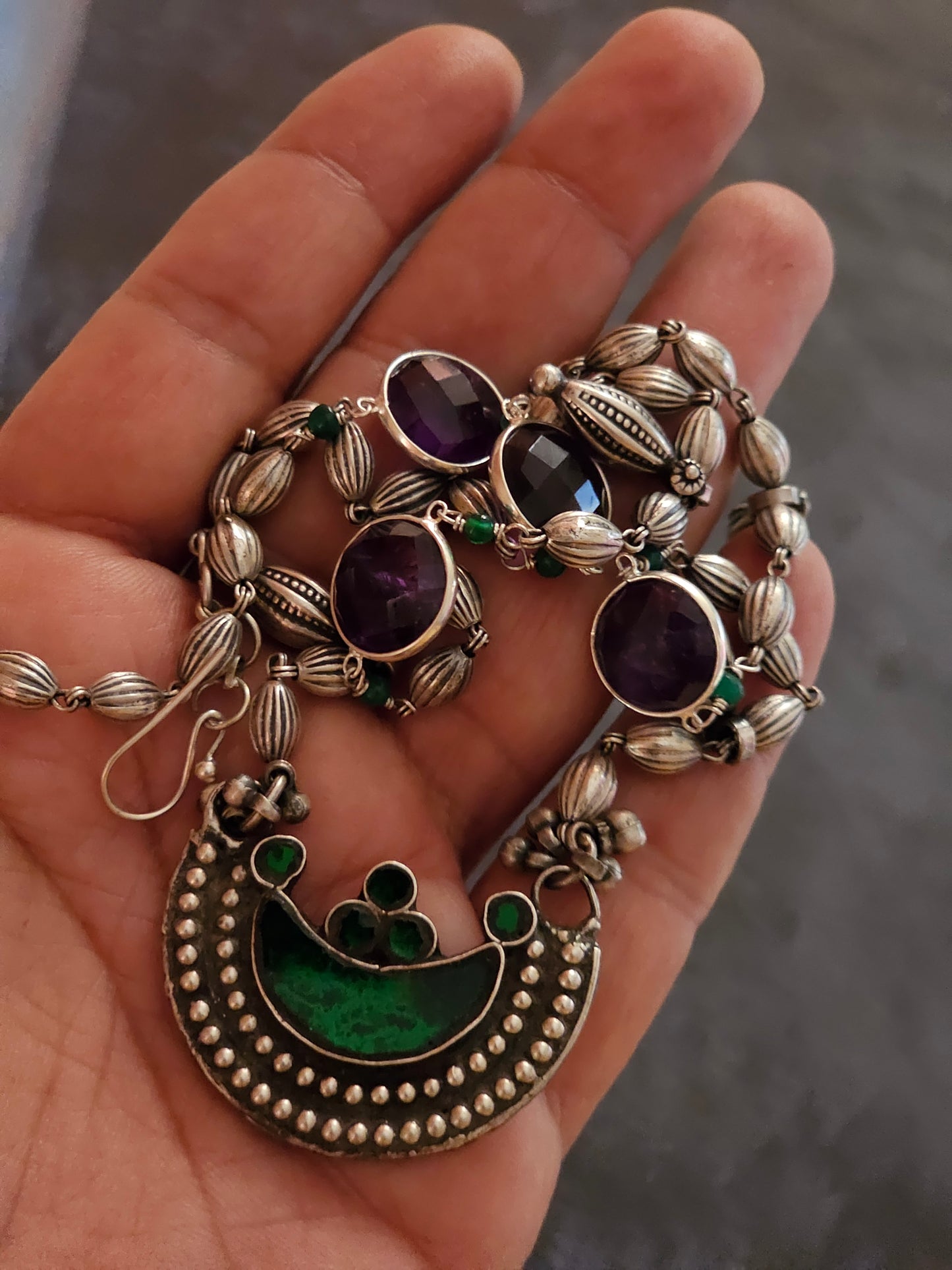 Vintage glass pendant necklace