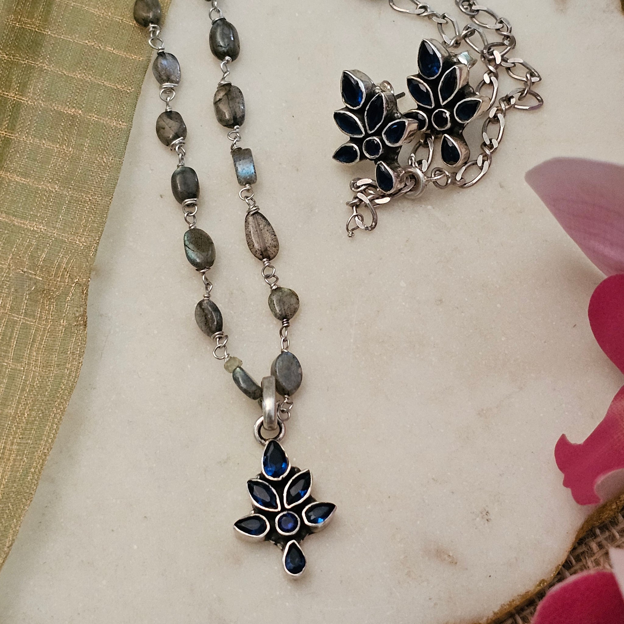 Silver 92.5 necklace with labrodrite and iolite pendant set